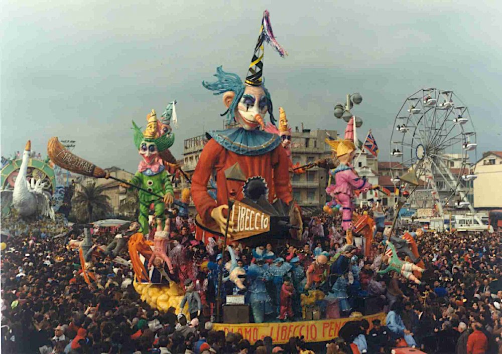 Diamo al libeccio pensieri e noia di Piero Farnocchia - Carri piccoli - Carnevale di Viareggio 1990