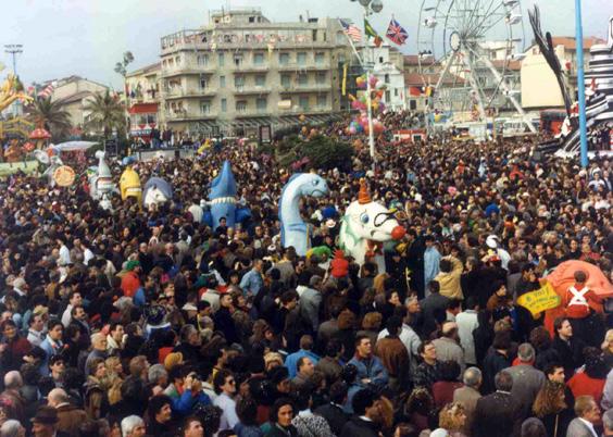 E voi? Che pesci siete? di Massimo Breschi - Mascherate di Gruppo - Carnevale di Viareggio 1990