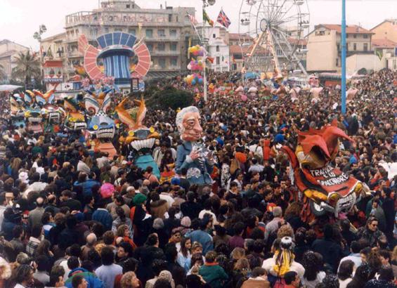 Il traffico e lo spacciatore di Piero Ghilarducci - Mascherate di Gruppo - Carnevale di Viareggio 1990