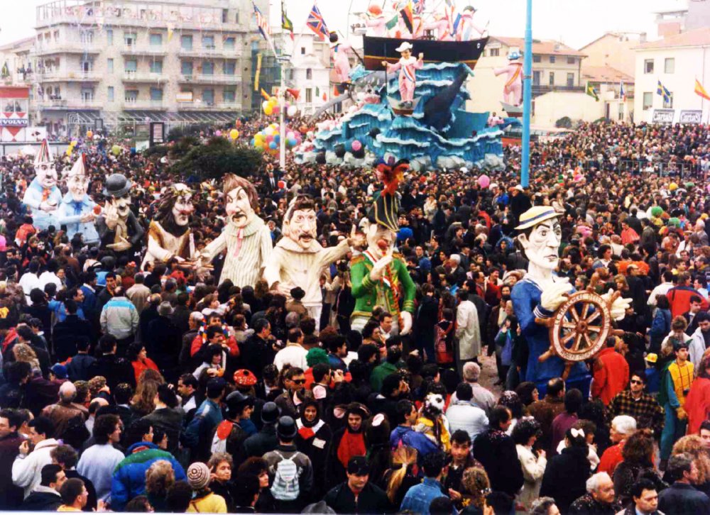 Le maschere della risata di Adolfo Milazzo - Mascherate di Gruppo - Carnevale di Viareggio 1990