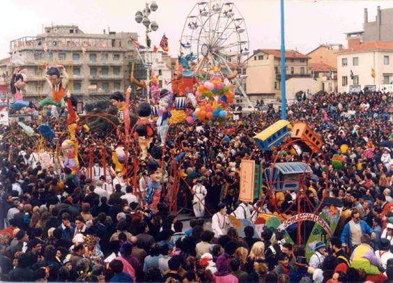 Lo sculacciabuchi di Luigi Miliani e Maria Lami - Complessi mascherati - Carnevale di Viareggio 1990