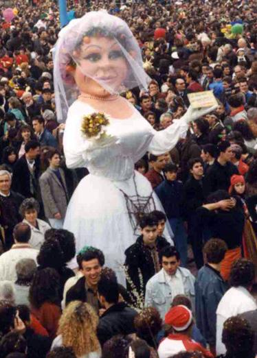 Lo sposo disse: Cara torno subito di Alessandro Maltana - Maschere Isolate - Carnevale di Viareggio 1990