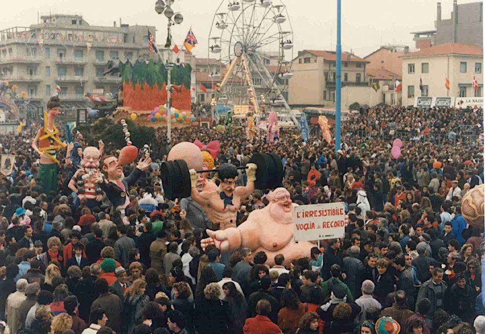 L’irresistibile voglia di record di Roberto Vannucci - Mascherate di Gruppo - Carnevale di Viareggio 1990