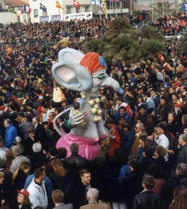 Top... model di Alfredo Ricci - Maschere Isolate - Carnevale di Viareggio 1990