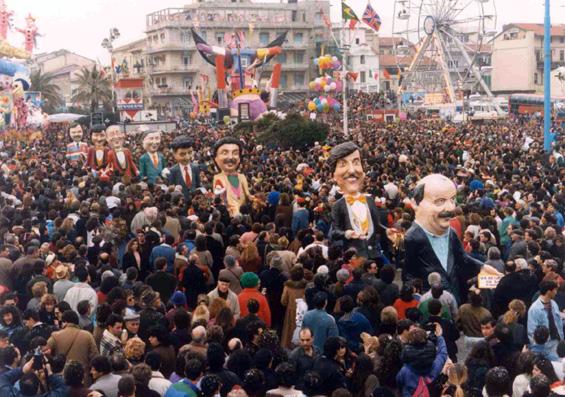 Una mascherata con i baffi di Marco Dolfi - Mascherate di Gruppo - Carnevale di Viareggio 1990