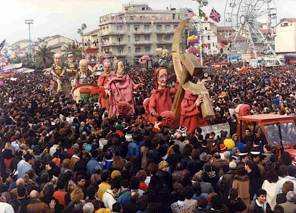 Una via crucis di Emilio Cinquini - Complessi mascherati - Carnevale di Viareggio 1990