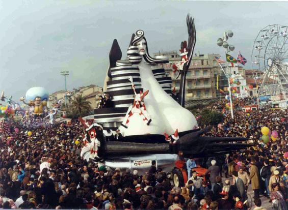 Viareggio ha in seno un carnevale di Mariangela Rugani - Fuori Concorso - Carnevale di Viareggio 1990