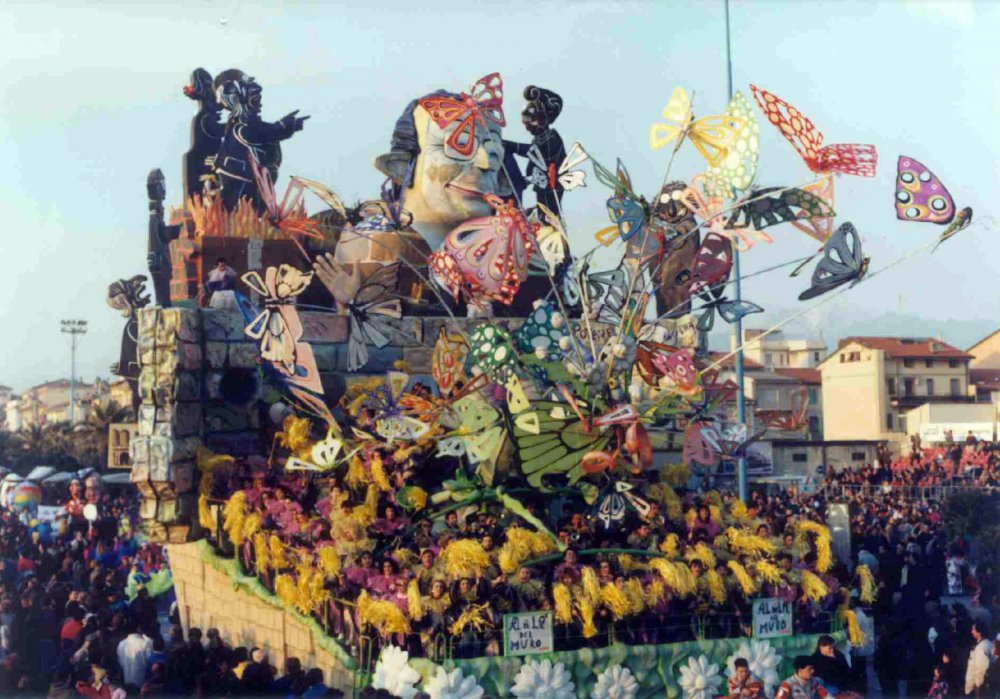 Aldilà del muro di Arnaldo Galli - Carri grandi - Carnevale di Viareggio 1991