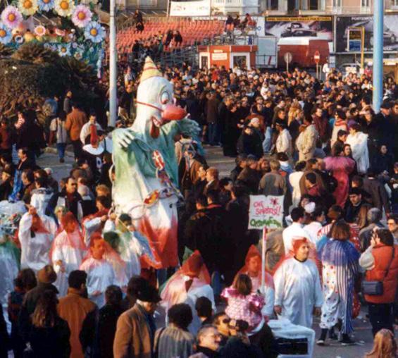 Che spiritosi di Cristina Etna - Maschere Isolate - Carnevale di Viareggio 1991