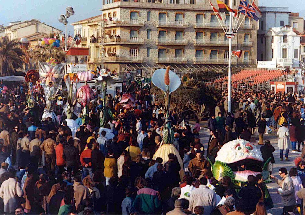 Con un fiore all’occhiello di Carlo Lombardi - Mascherate di Gruppo - Carnevale di Viareggio 1991