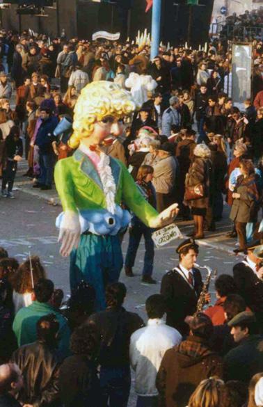 Il buco dell’ozono di Andrea Bertuccelli - Maschere Isolate - Carnevale di Viareggio 1991