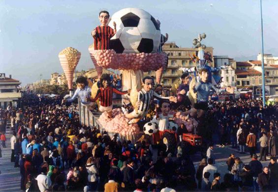 Io sono il pallone Dio tuo di Giovanni Maggini - Carri grandi - Carnevale di Viareggio 1991