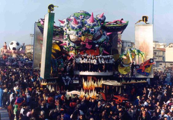 L’inferno del sabato sera di Fabrizio Galli - Carri grandi - Carnevale di Viareggio 1991