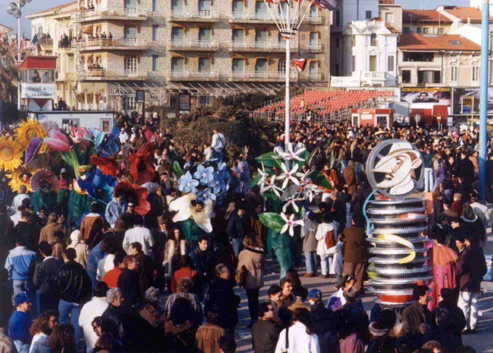 Omaggio floreale di Gianluca Cupisti - Mascherate di Gruppo - Carnevale di Viareggio 1991