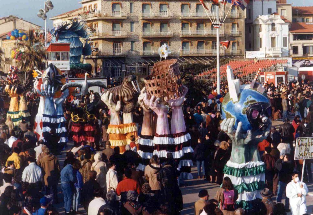 Qualcosa da salvare di Roberto Vannucci - Mascherate di Gruppo - Carnevale di Viareggio 1991