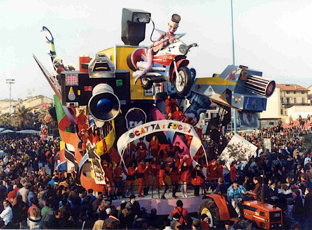 Scatta e fuggi di Gionata Francesconi - Carri piccoli - Carnevale di Viareggio 1991
