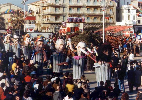 Smaltimento rifiuti di Simone Politi e Federica Lucchesi - Mascherate di Gruppo - Carnevale di Viareggio 1991