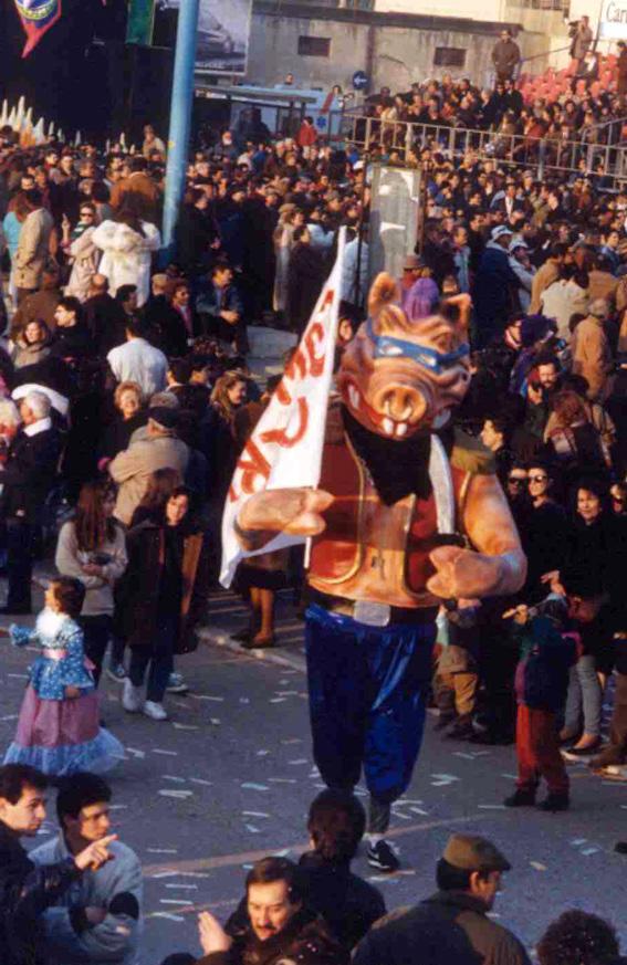 Stadi di allucinazione di Alessandro Maltana - Maschere Isolate - Carnevale di Viareggio 1991