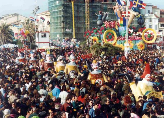 Carnevale a lento fumo di Giorgio Bomberini - Mascherate di Gruppo - Carnevale di Viareggio 1992