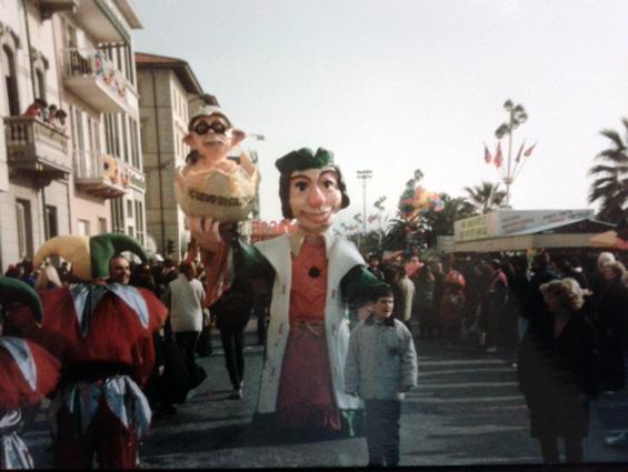 L’uovo di Colombo di Eugenio Rossi - Maschere Isolate - Carnevale di Viareggio 1992