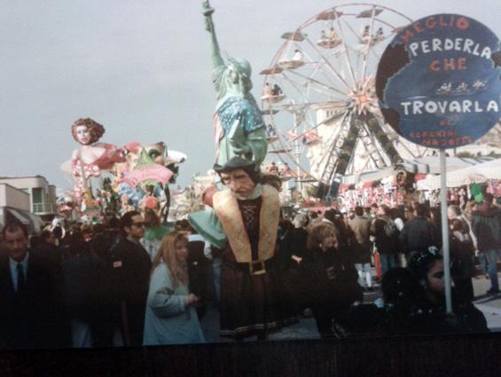 Meglio perderla che trovarla di Mara Cerchiai e Massimo Masotti - Maschere Isolate - Carnevale di Viareggio 1992