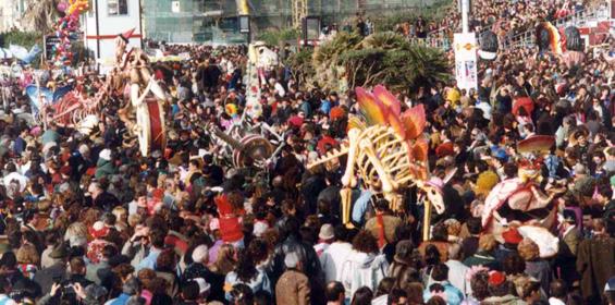 Non ci fossilizziamo di Carlo Lombardi - Mascherate di Gruppo - Carnevale di Viareggio 1992