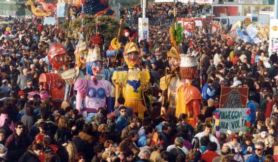 Pupe e pupi di Adolfo Milazzo - Mascherate di Gruppo - Carnevale di Viareggio 1992