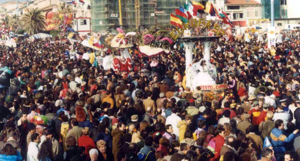 Tanto di cappello di Roberto Vannucci - Mascherate di Gruppo - Carnevale di Viareggio 1992