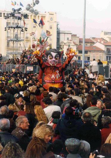 Amatax di Roberto De Leo - Maschere Isolate - Carnevale di Viareggio 1993