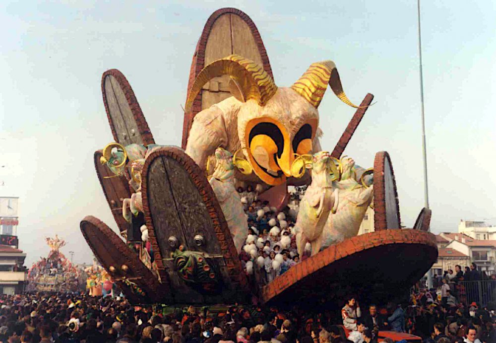 Aprite o sfondiamo la porta di Fabrizio Galli - Carri grandi - Carnevale di Viareggio 1993