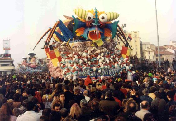 L’insetto nocivo di Raffaello Giunta - Carri grandi - Carnevale di Viareggio 1993