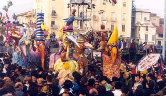 Uccellacci, uccellini di Adolfo Milazzo - Mascherate di Gruppo - Carnevale di Viareggio 1993