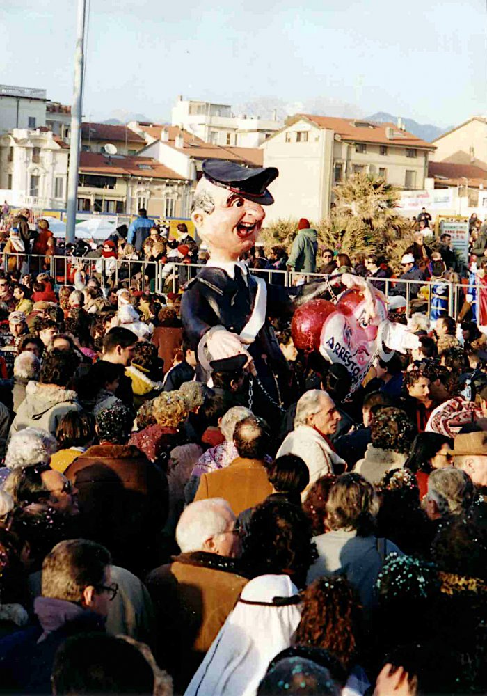 Arresto cardiaco di Amedeo Ceppini - Maschere Isolate - Carnevale di Viareggio 1994