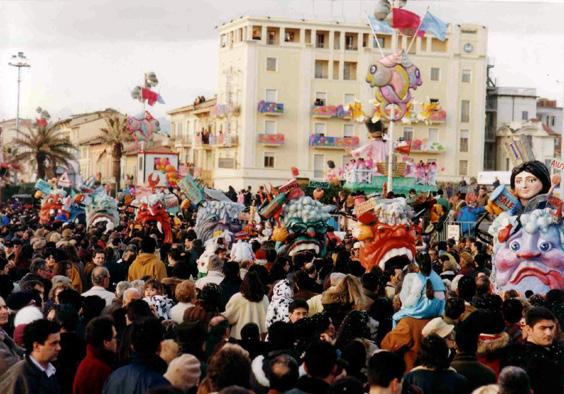 Cosa bolle in pentola? di Roberto Musetti - Mascherate di Gruppo - Carnevale di Viareggio 1994