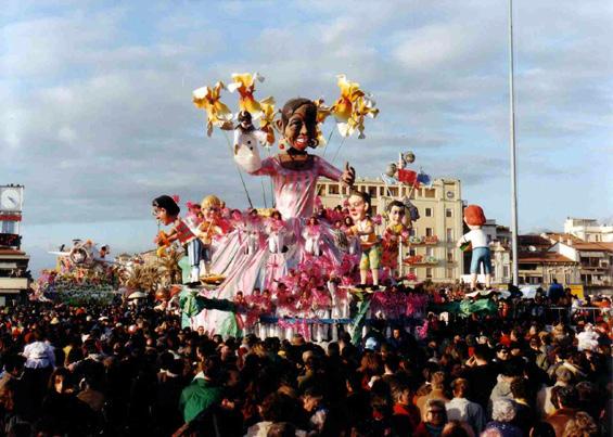 Lasciamoli vivere di Paolo Lazzari - Carri piccoli - Carnevale di Viareggio 1994