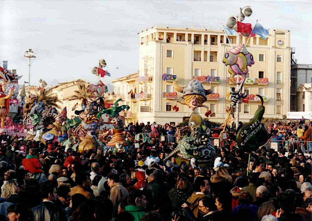 L’o...pere di cartapesta di Alfredo Ricci - Mascherate di Gruppo - Carnevale di Viareggio 1994