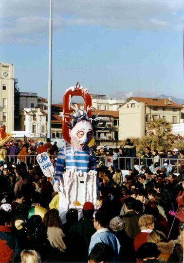 Uno sotto zero di Cristina Etna - Maschere Isolate - Carnevale di Viareggio 1994