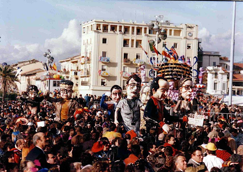 Il cacciatore di mostri di Mario Neri - Mascherate di Gruppo - Carnevale di Viareggio 1995