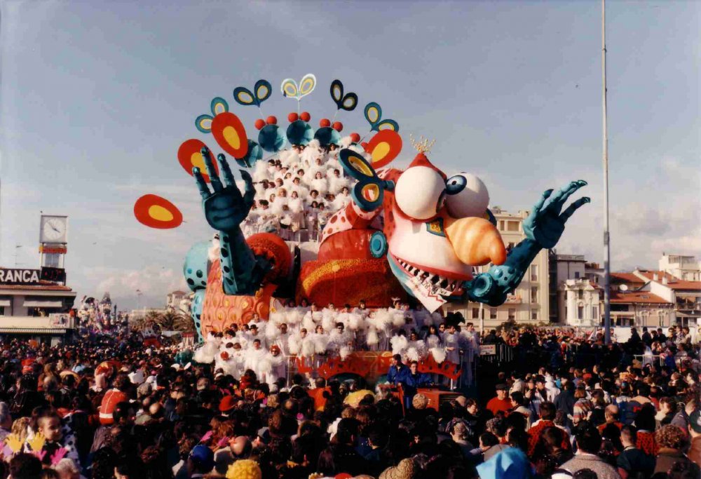 Il mostro dei miracoli di Raffaello Giunta - Carri grandi - Carnevale di Viareggio 1995