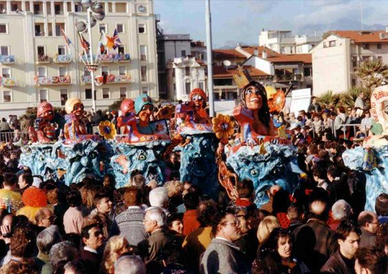 Il salvagente di Roberto Musetti - Mascherate di Gruppo - Carnevale di Viareggio 1995