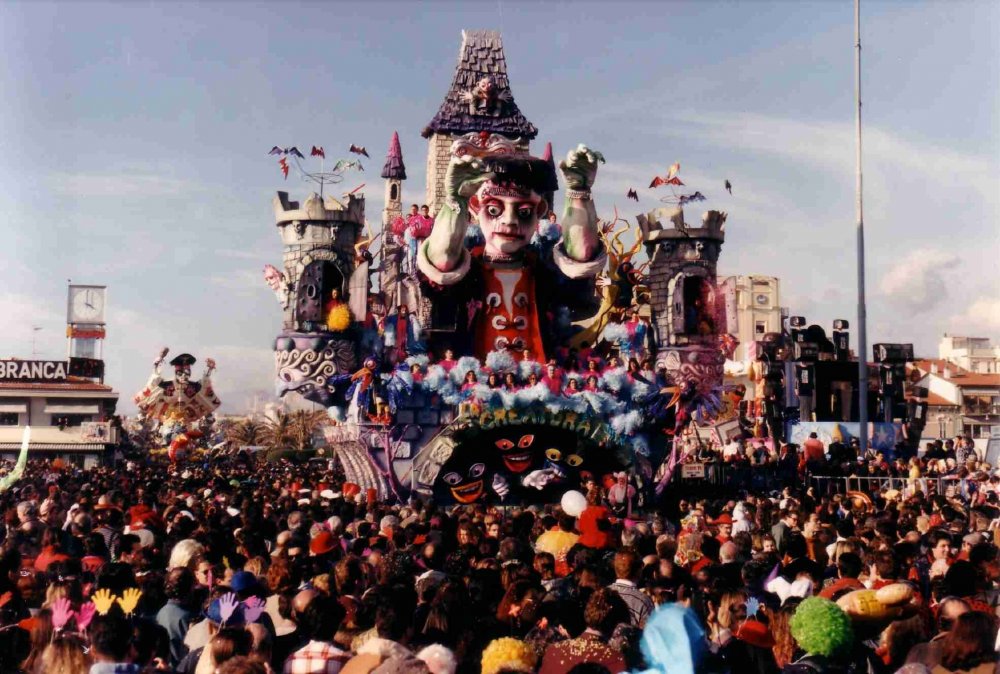 La creatura di Franco Malfatti - Carri piccoli - Carnevale di Viareggio 1995