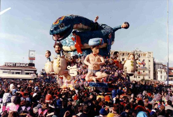 L’anno del biscione di Enrico Vannucci - Carri grandi - Carnevale di Viareggio 1995