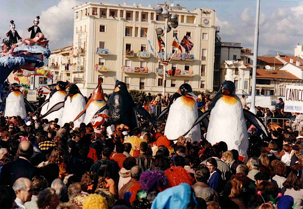 L’anticonformista di Simone Politi - Mascherate di Gruppo - Carnevale di Viareggio 1995