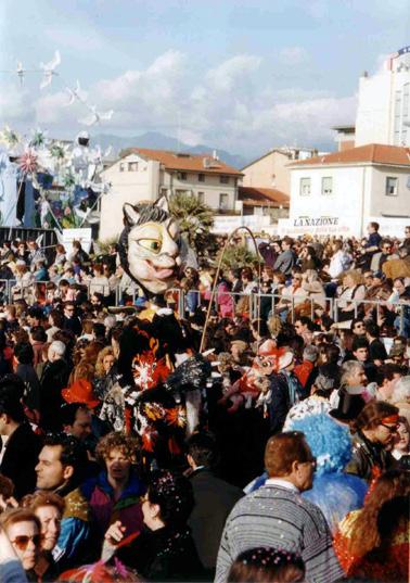 L’hobby di Mara Cerchiai e Silvia Ghilarducci - Maschere Isolate - Carnevale di Viareggio 1995