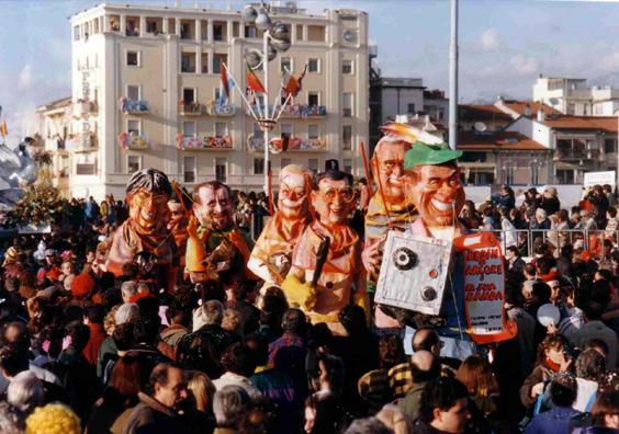 Robin di Arcore e la sua banda di Riccardo Luchini - Mascherate di Gruppo - Carnevale di Viareggio 1995