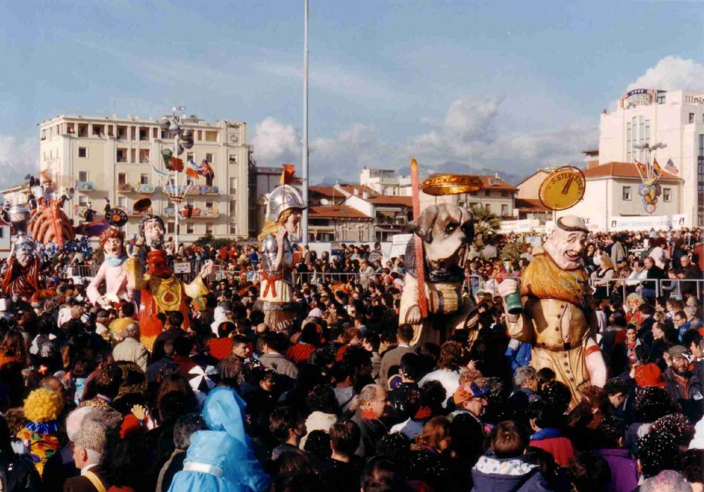 Scherza coi fanti ma lascia stare i santi di Luigi Miliani, Maria Lami - Mascherate di Gruppo - Carnevale di Viareggio 1995