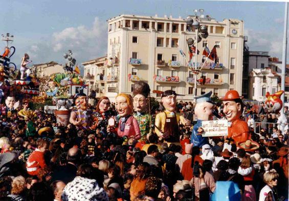 Un milione di posti di lavoro di Marzia Etna - Mascherate di Gruppo - Carnevale di Viareggio 1995