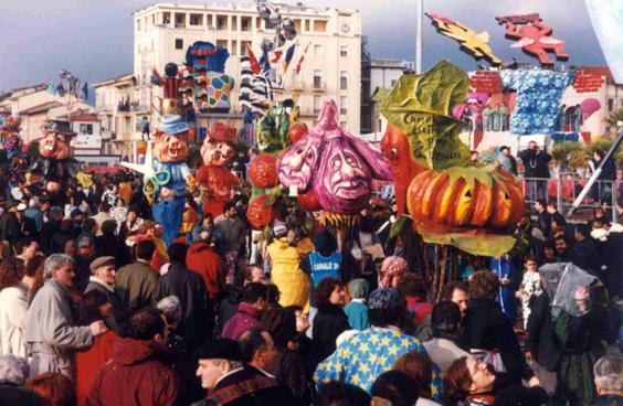 Campagna elettorale di Piero Ghilarducci - Mascherate di Gruppo - Carnevale di Viareggio 1996