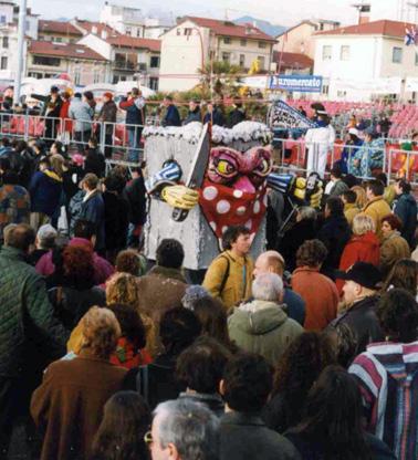 Cemento armato di Roberto De Leo - Maschere Isolate - Carnevale di Viareggio 1996