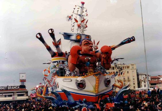 Il campione di Franco Malfatti - Carri grandi - Carnevale di Viareggio 1996